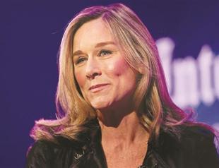 Burberry’s CEO quits for new post in Apple