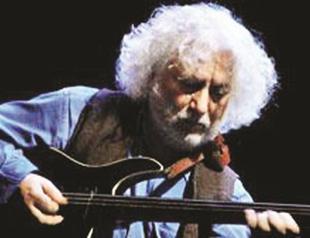 Erkan Oğur and his band in Bodrum