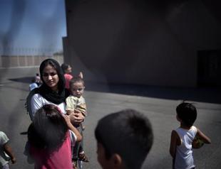 Bulgaria to curb Syrian influx with border fence