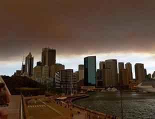 Australia wildfires destroy homes, darken Sydney skies