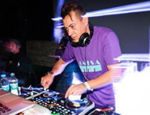 Kabus Kerim on stage at Babylon