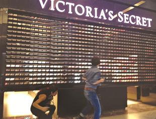 Lingerie brand’s store lowers shutter during mall opening ceremony attended by PM Erdoğan