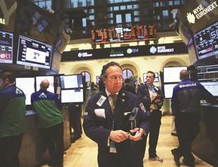 Fed maintains stimulus, says gov’t policy hits growth