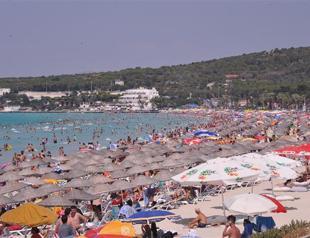 Tourism income rises by 4.7 percent in Q3