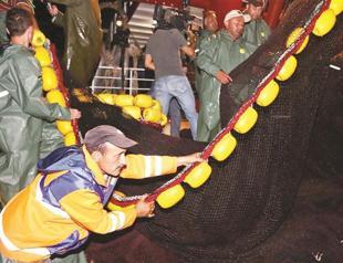 Turkeys fishermen head for sea as seasonal fishing ban ends