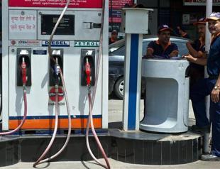 India oil minister slammed for plan to shut gas stations at night