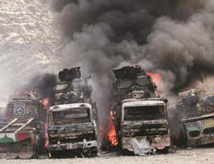 Taliban attack US base near Pakistan border