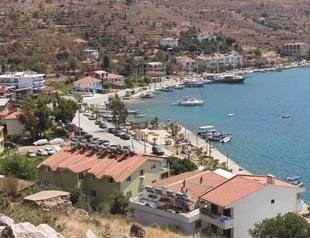 Resort town port in Turkey bans boats carrying over 12 passengers