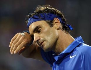 Federer stunned while Nadal rolls on at US Open