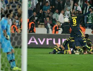 Fenerbahçe conserves momentum with last-gasp heroics
