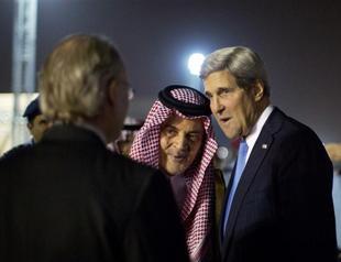 Kerry seeks to mend frayed ties with Saudi Arabia