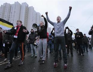 Thousands of Russian nationalists rally in Moscow