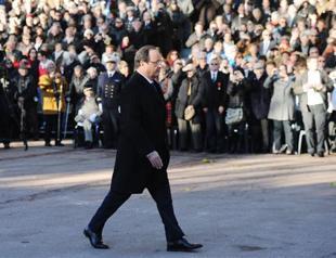 Frances Hollande booed at war dead commemorations in Paris