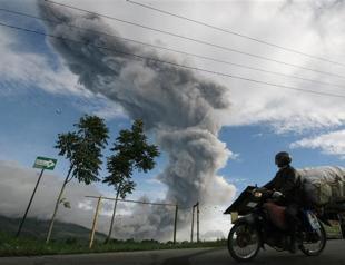 Thousands flee as Indonesia volcano erupts eight times