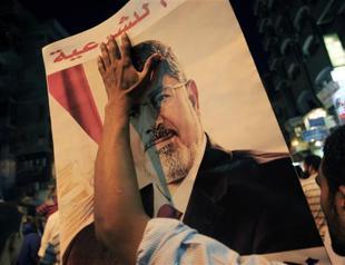 Obama weighs Egypt aid suspension: Officials