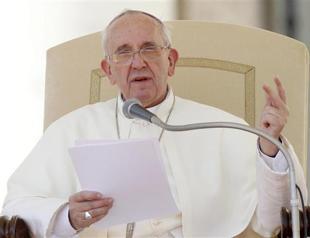 Military solution in Syria would be futile, Pope tells Putin