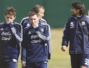 Argentina, Colombia look to wrap up World