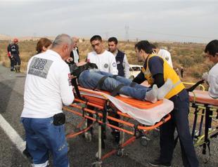 Six killed in southeastern Turkey as service bus overturns