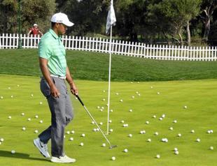 Illness-hit Tiger Woods leads Turkish Airlines Open pack