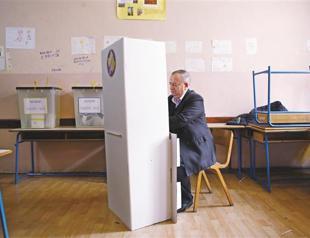 Kosovo to repeat vote in Serb stronghold
