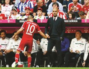 Bayern eyes record with Robben return