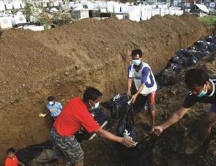 Philippines begins mass burial as survivors beg