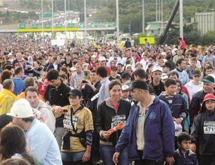 Thousands warned to cross continents ‘carefully’ in Istanbul Marathon