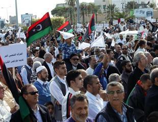 New clashes in Libyas Tripoli as toll tops 40