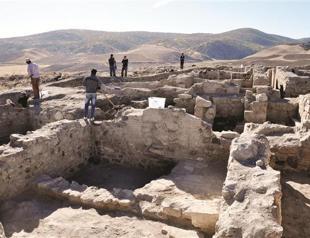 Ancient city discovered by treasure hunters in central Anatolia
