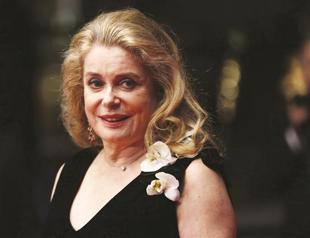 Celebrities gather to sign petition