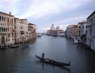 Venetian and Italian vibe