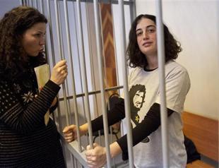 Davutoğlu appeals to Lavrov for release of Greenpeace activist Gizem Akhan