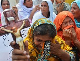Pakistani Christians protest over bloody church bombing