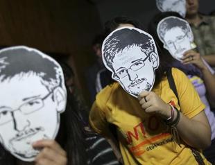 Lawyer says Snowden uses disguise in public