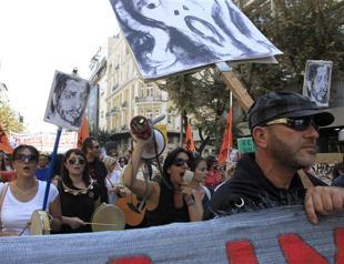 Greece and lenders await budget surplus