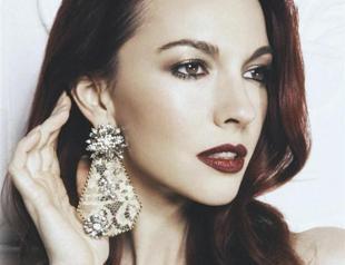 Chrysta Bell on Babylon stage