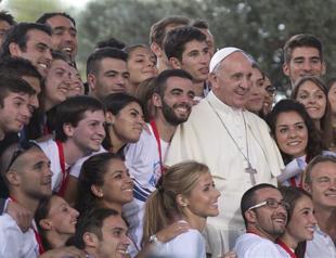 Pope defends immigrant rights, denounces slave labour