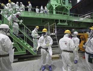 Fukushima operator starts dangerous fuel-rod removal