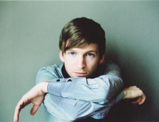 Olafur Arnalds on stage at Salon