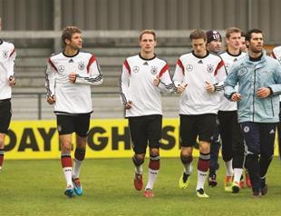 England, Germany test World Cup credentials