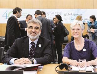 Foreign investors should partner with Turkish industrialists: Minister