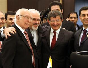Turkey, Iran to become backbone of regional stability: Davutoğlu