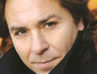 Roberto Alagna on stage with BIPO