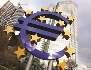 Eurozone loans shrink raises pressure on ECB