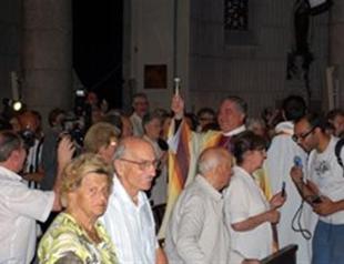 Blessed are the smartphones, says French priest