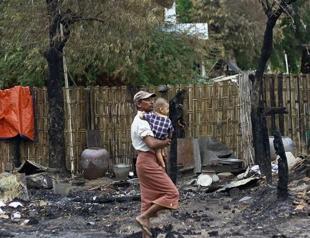 Buddhist mobs kill 1, torch 70 homes in Myanmar