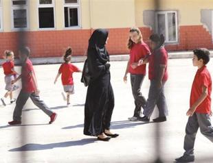 Turkeys education unions at odds over lifting ban on headscarf