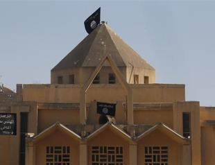 Syria jihadists advance toward Turkey border post: NGO