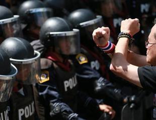 Thai protesters target army, ruling party headquarters