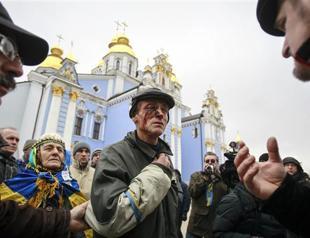 Ukraine opposition seeks early polls after protest crackdown